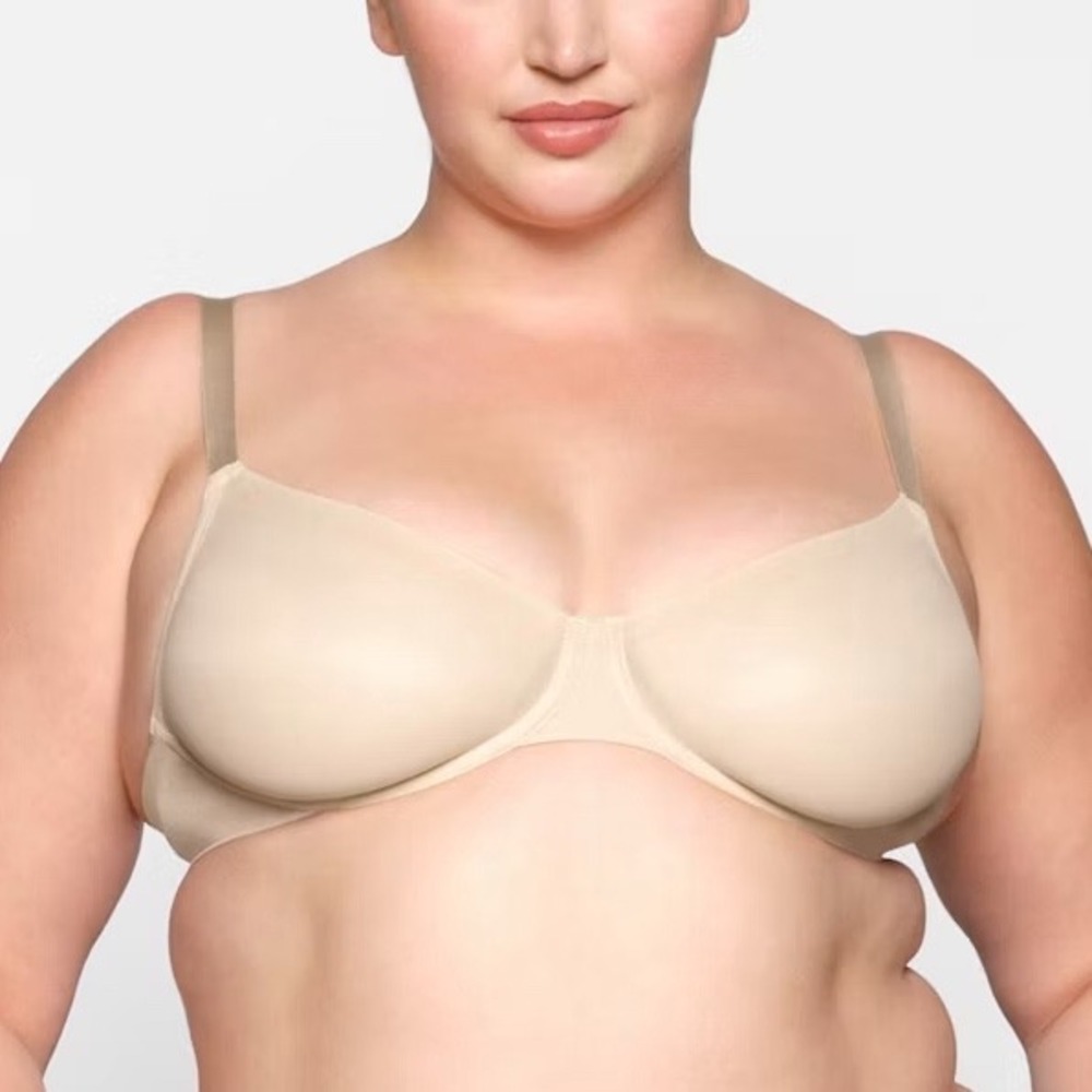 SKIMS NWT No Show Molded Unlined Demi Bra 32D Mica Beige Nude Underwire Neutral